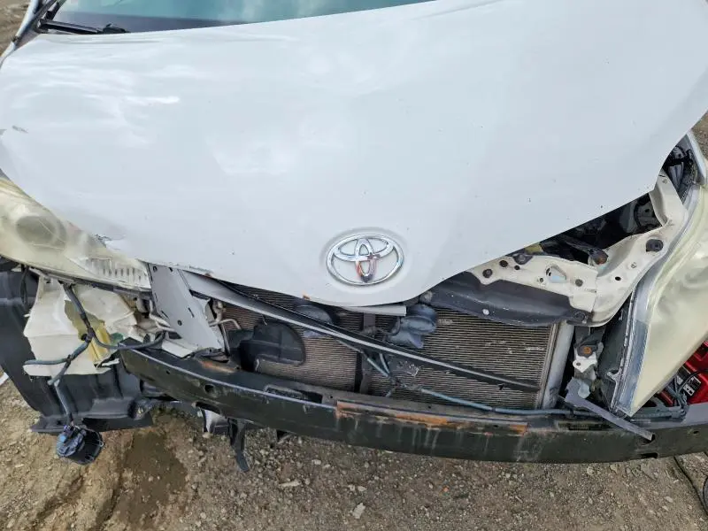 2013 TOYOTA SIENNA XLE 8-PASSENGER  