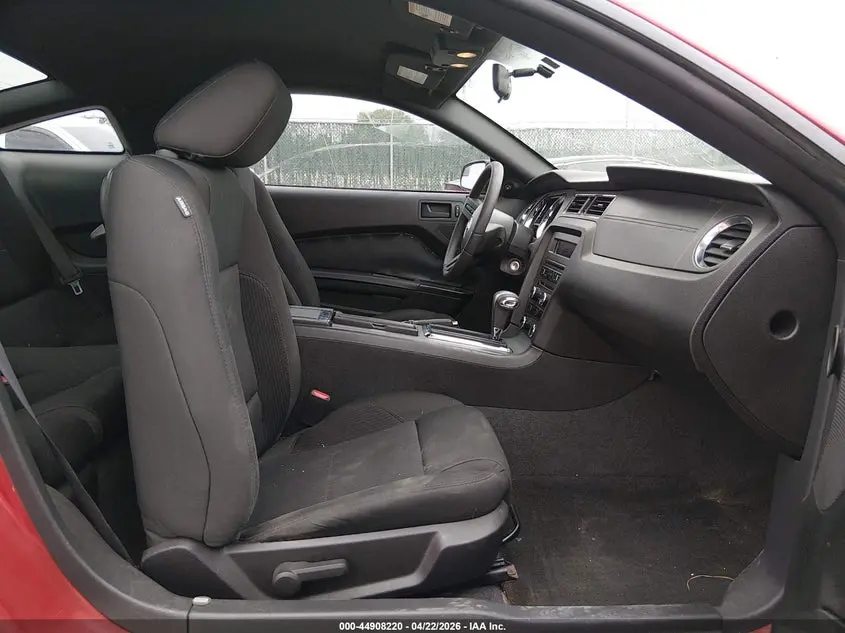 2011 FORD MUSTANG V6