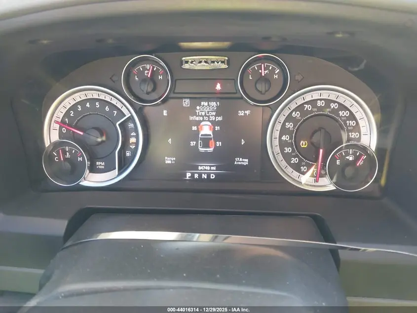 2019 RAM 1500 CLASSIC WARLOCK  4X2 6'4 BOX