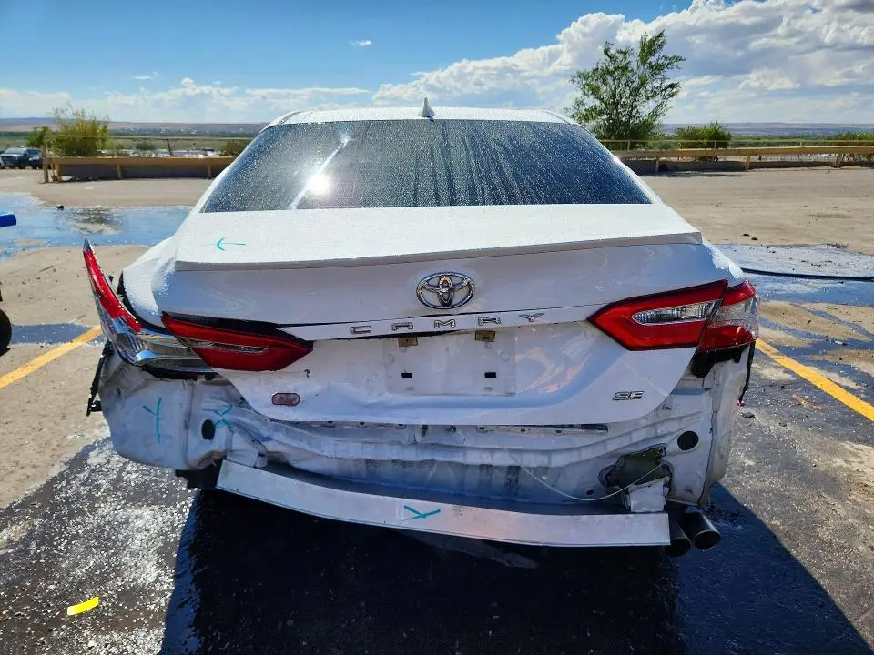 2020 TOYOTA CAMRY SE  
