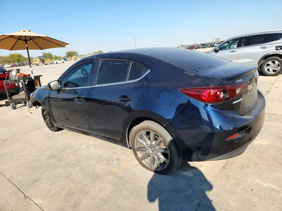 2018 MAZDA 3 TOURING  