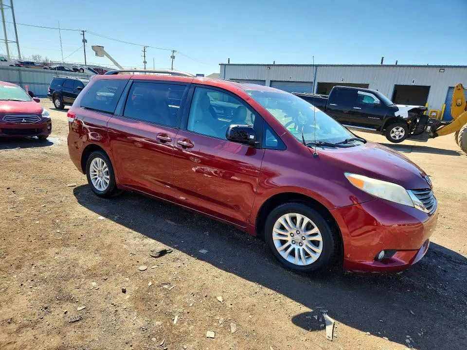 2011 TOYOTA SIENNA XLE 8-PASSENGER  