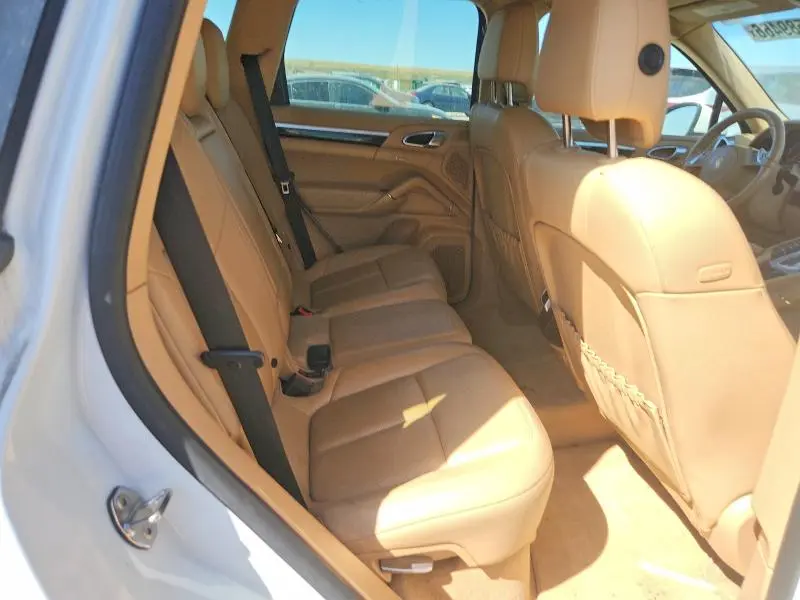 2014 PORSCHE CAYENNE   