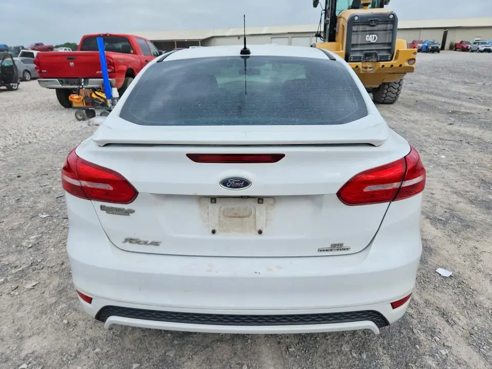 2016 FORD FOCUS SE  