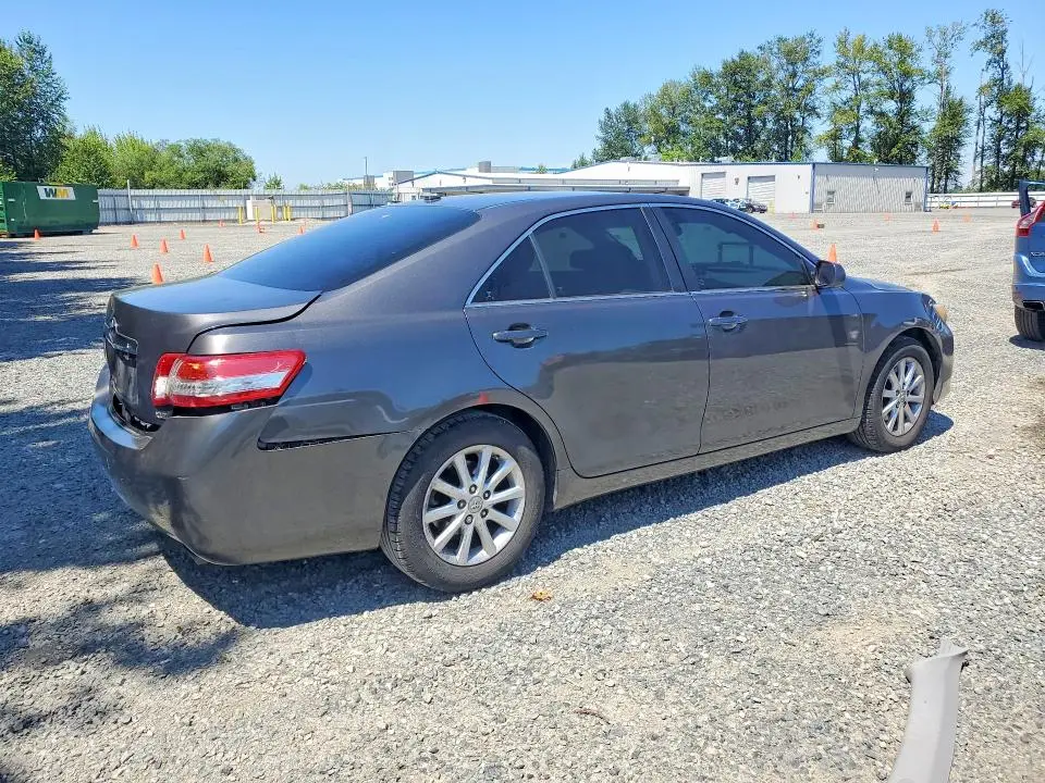2011 TOYOTA CAMRY XLE  