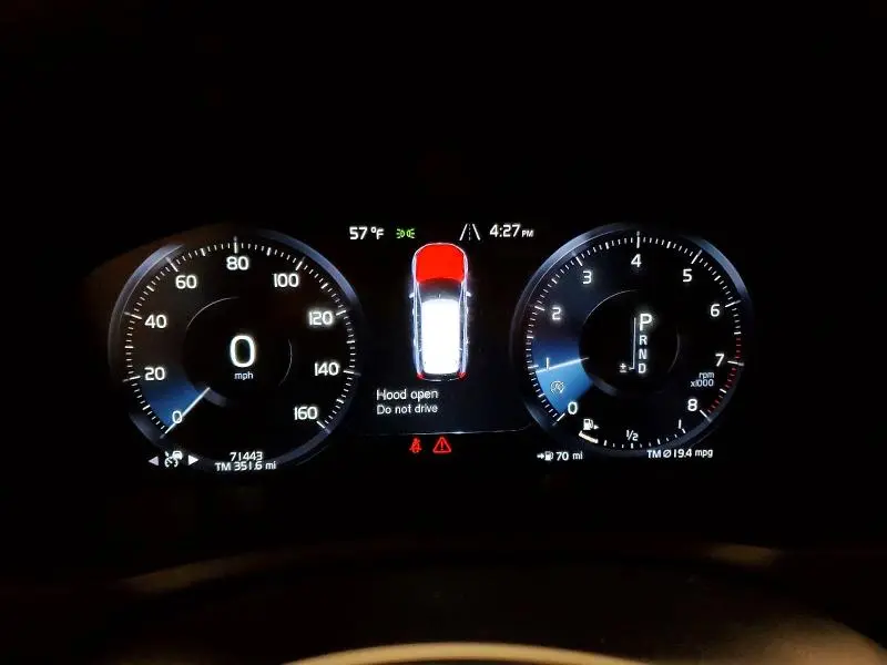 2020 VOLVO XC90 T6 MOMENTUM  