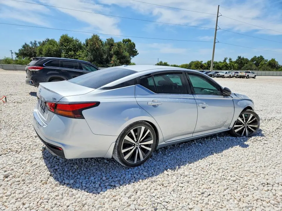 2019 NISSAN ALTIMA SR  