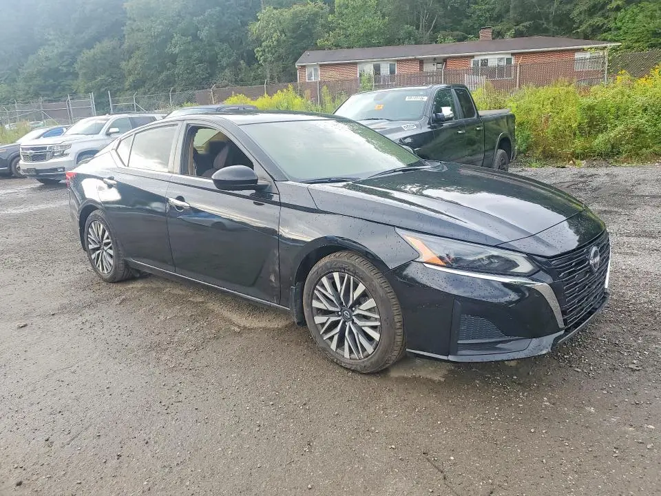 2023 NISSAN ALTIMA SV  