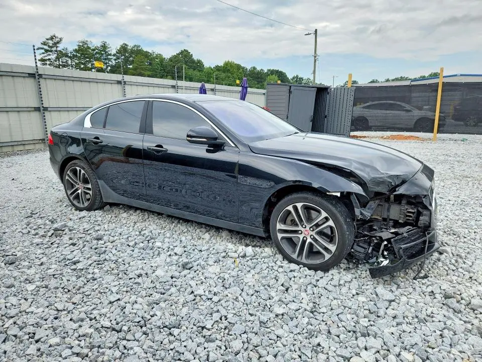 2017 JAGUAR XE PREMIUM  