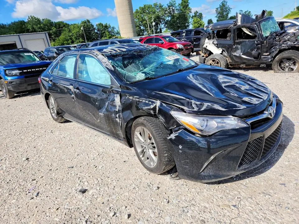 2015 TOYOTA CAMRY SE  