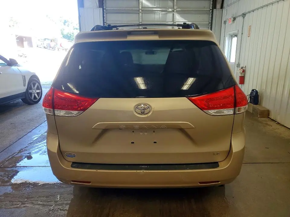 2011 TOYOTA SIENNA LE  