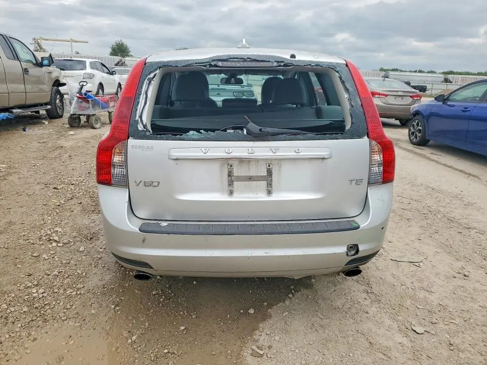 2011 VOLVO V50 T5  