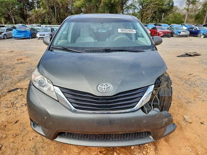 2011 TOYOTA SIENNA LE  