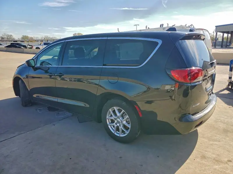 2021 CHRYSLER VOYAGER LX  