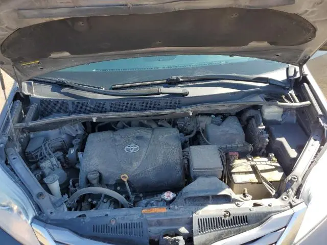 2017 TOYOTA SIENNA XLE  