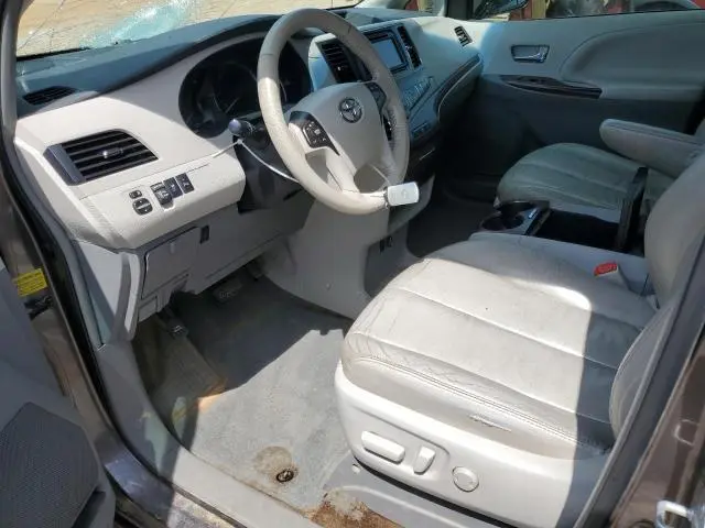 2014 TOYOTA SIENNA XLE  