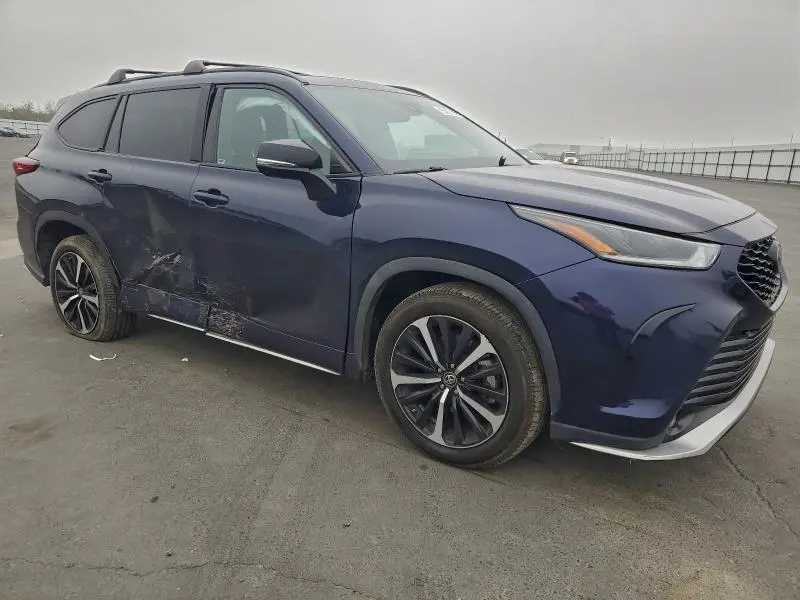 2021 TOYOTA HIGHLANDER XSE  