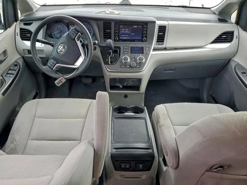 2020 TOYOTA SIENNA LE  