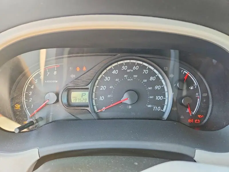 2012 TOYOTA SIENNA LE  