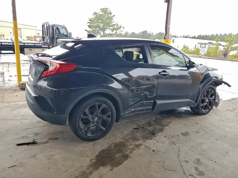 2022 TOYOTA C-HR XLE  