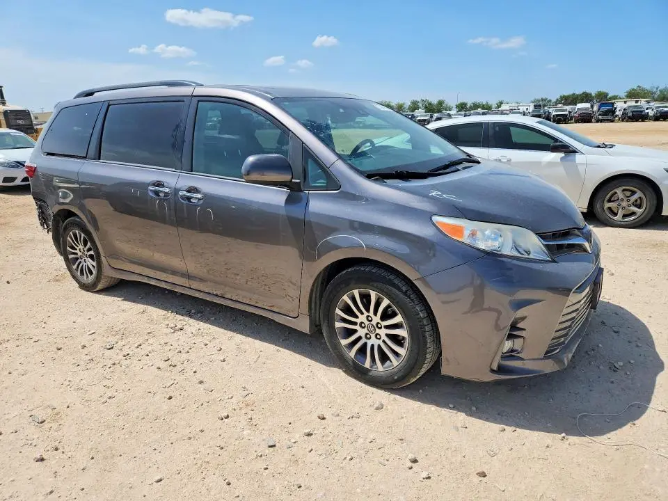 2020 TOYOTA SIENNA XLE 8-PASSENGER  