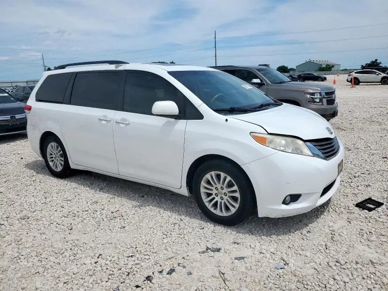 2013 TOYOTA SIENNA XLE  