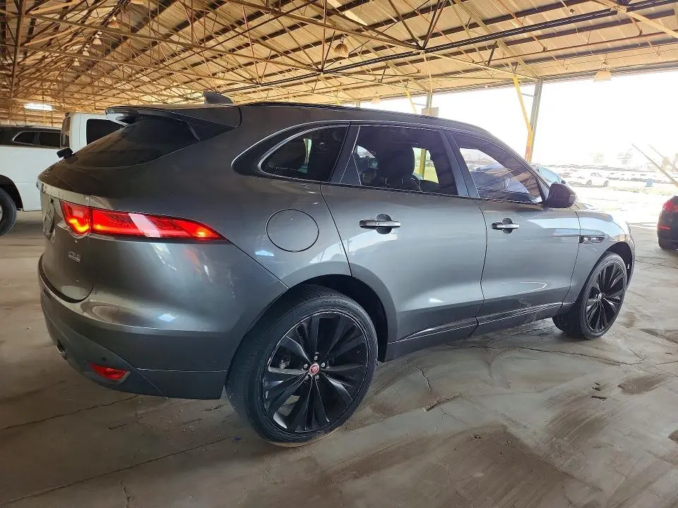 2018 JAGUAR F-PACE R - SPORT  