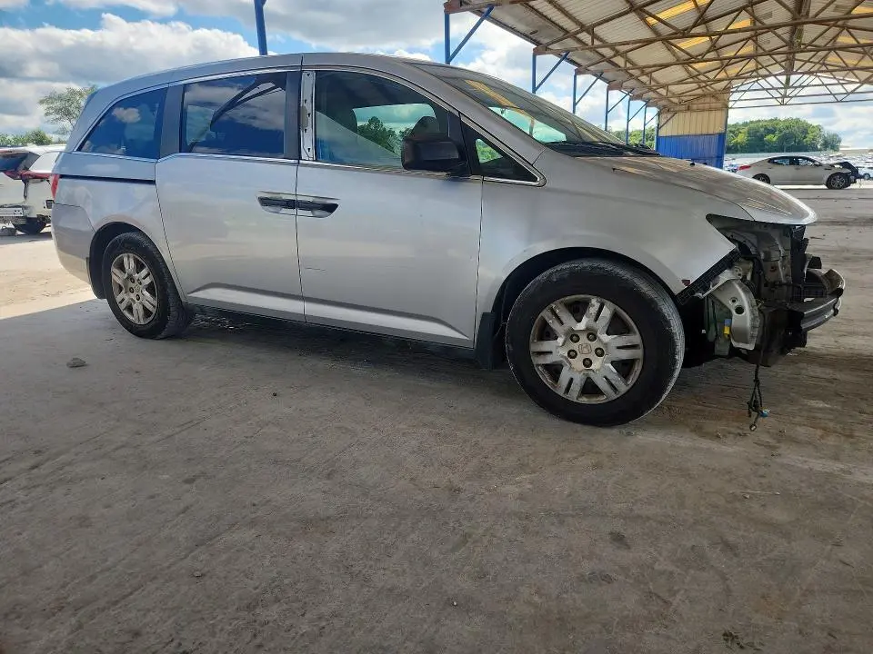 2011 HONDA ODYSSEY LX  