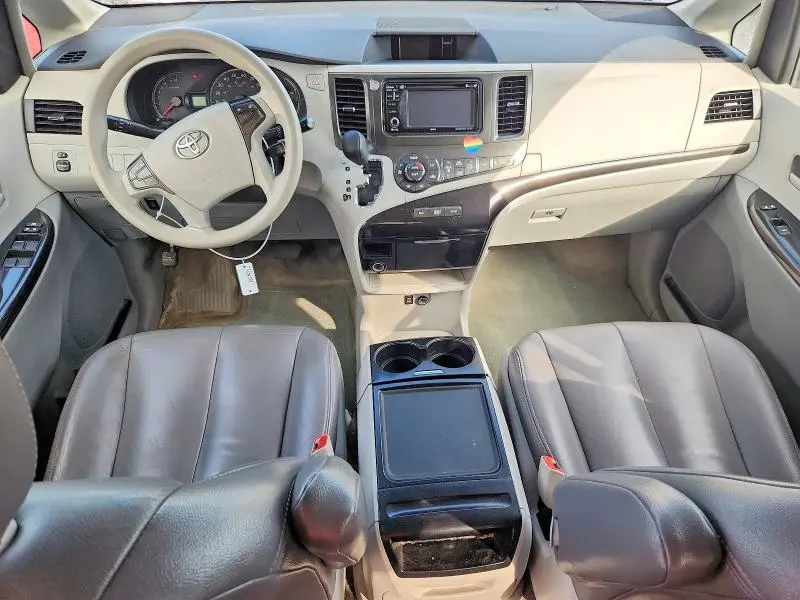 2014 TOYOTA SIENNA LE  