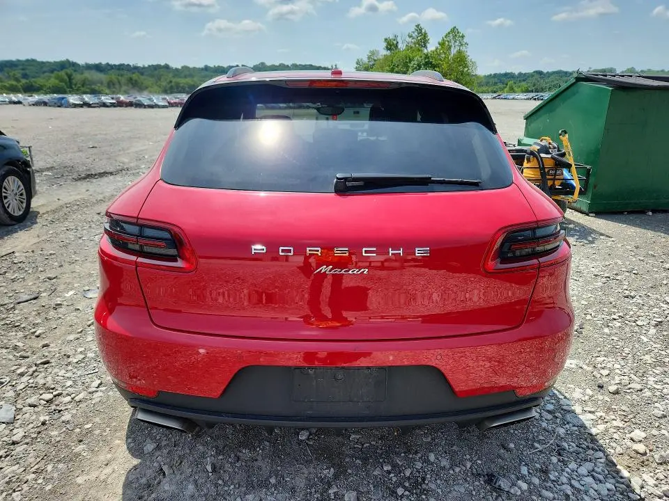 2018 PORSCHE MACAN   