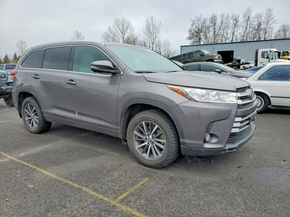 2017 TOYOTA HIGHLANDER XLE  