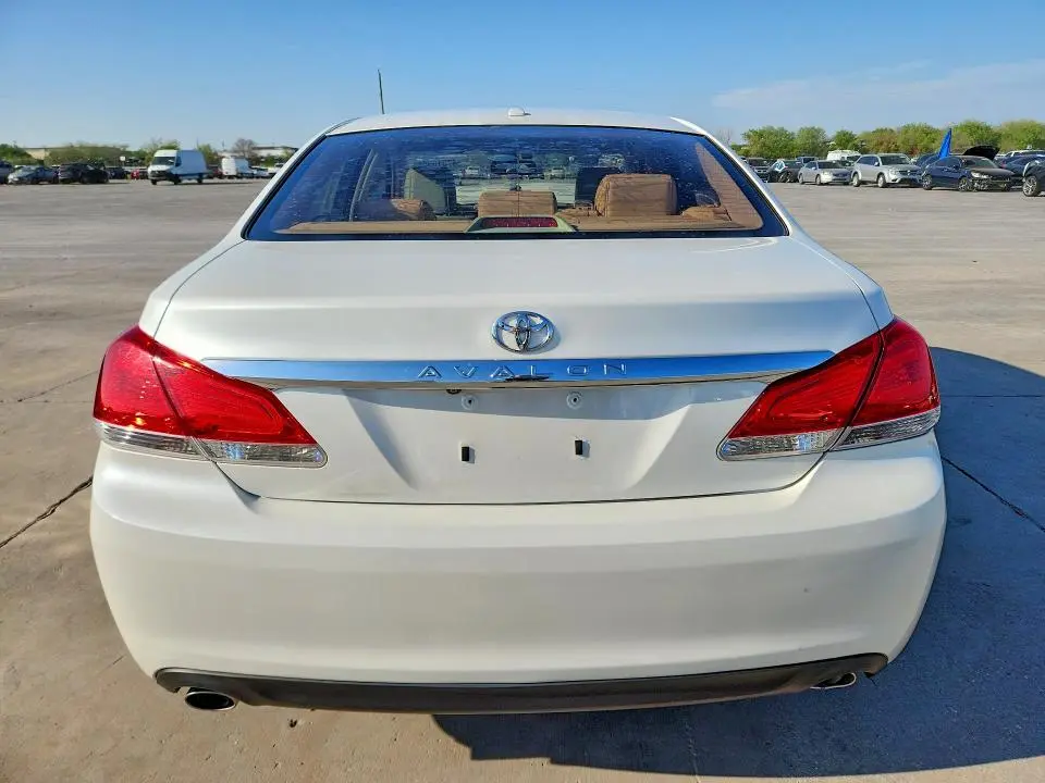 2011 TOYOTA AVALON LIMITED  