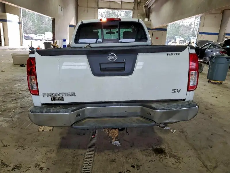 2015 NISSAN FRONTIER SV  