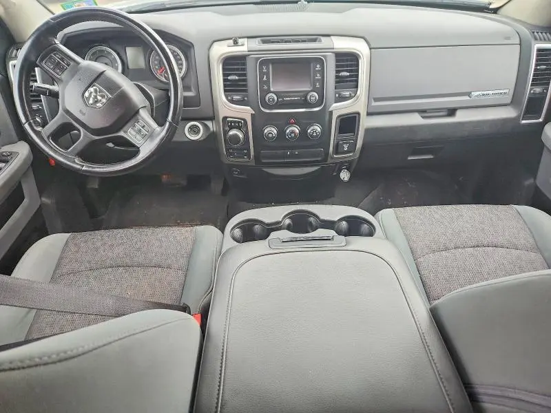 2016 RAM 1500 SLT  