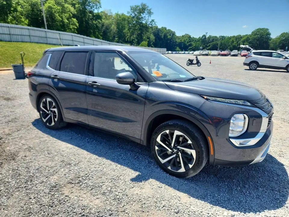 2024 MITSUBISHI OUTLANDER SE  