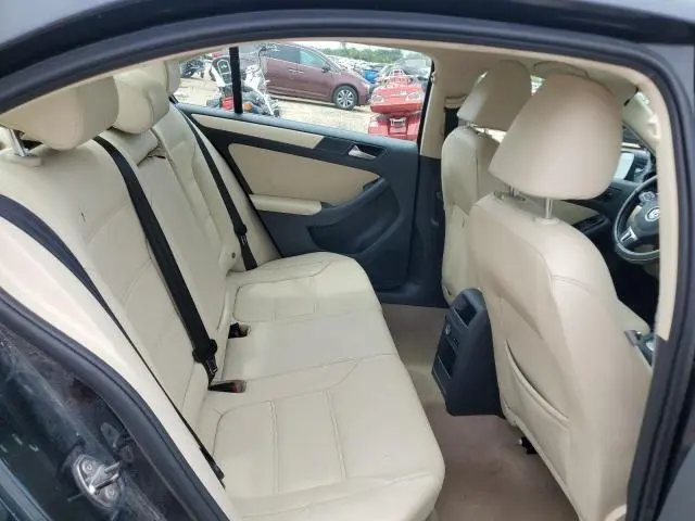 2011 VOLKSWAGEN JETTA SE  