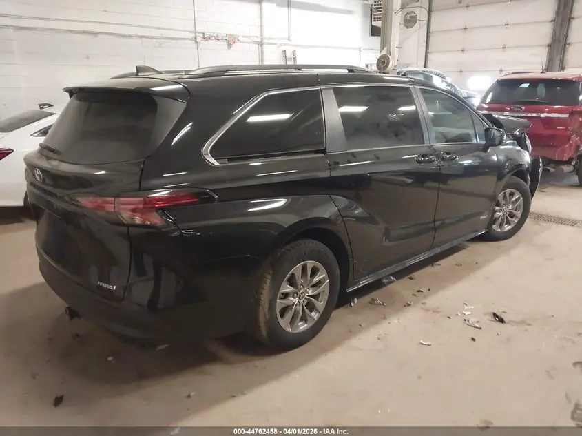 2021 TOYOTA SIENNA LE
