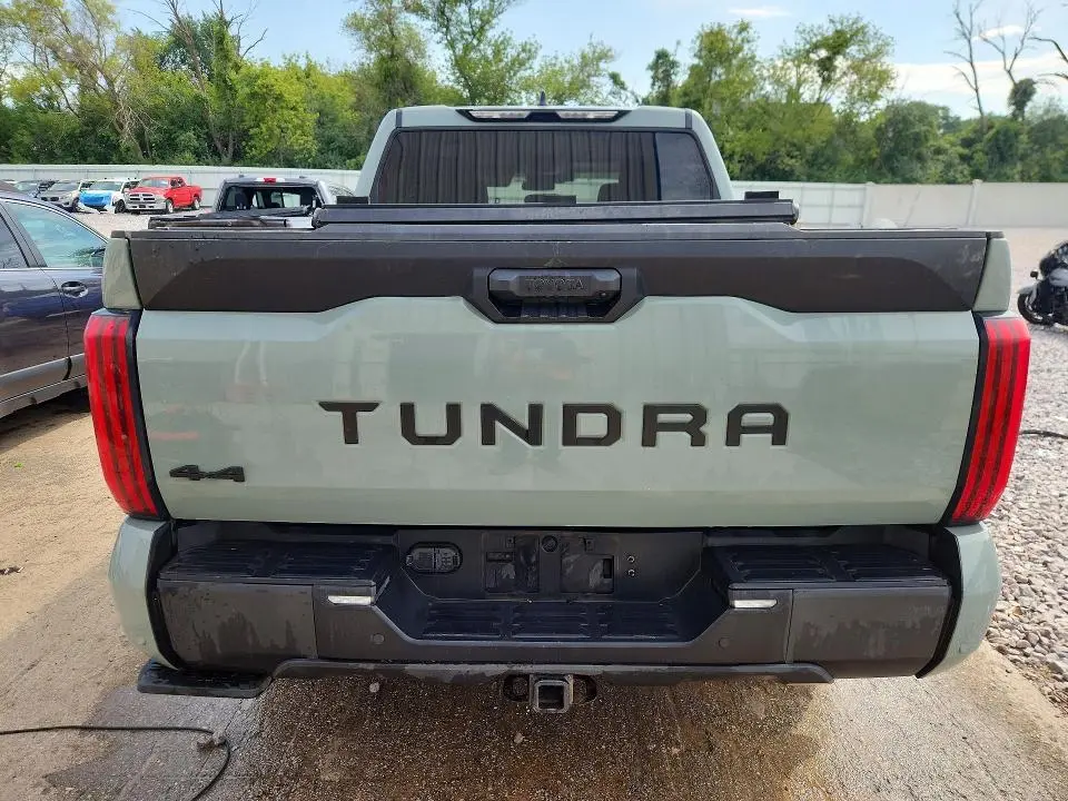 2024 TOYOTA TUNDRA SR5  