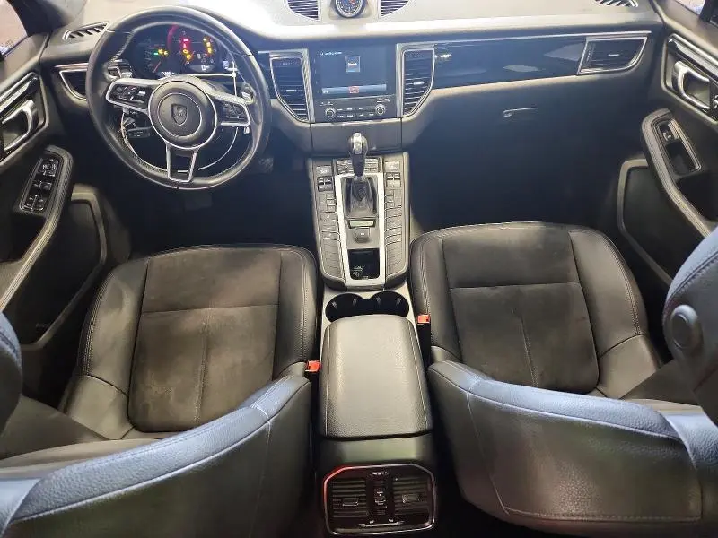 2017 PORSCHE MACAN   