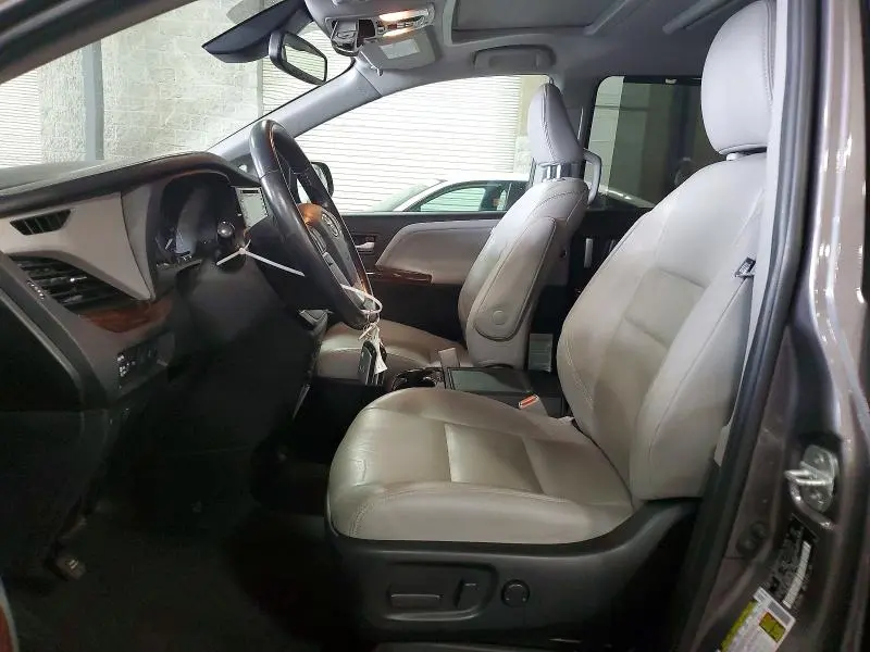 2020 TOYOTA SIENNA LIMITED PREMIUM 7-PASSENGER  
