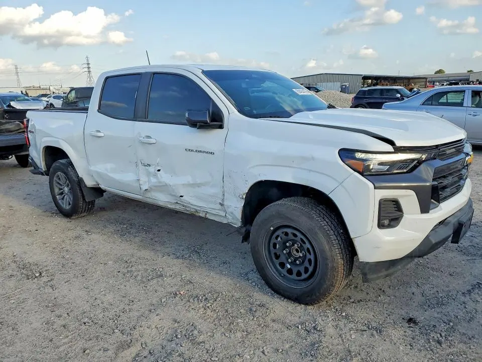 2024 CHEVROLET COLORADO LT  