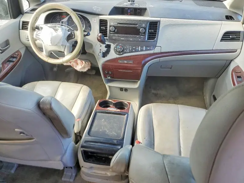 2011 TOYOTA SIENNA XLE  