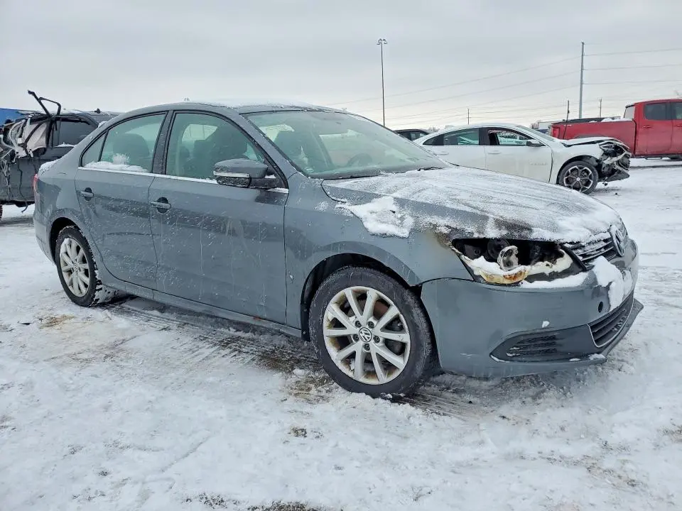2013 VOLKSWAGEN JETTA SE  