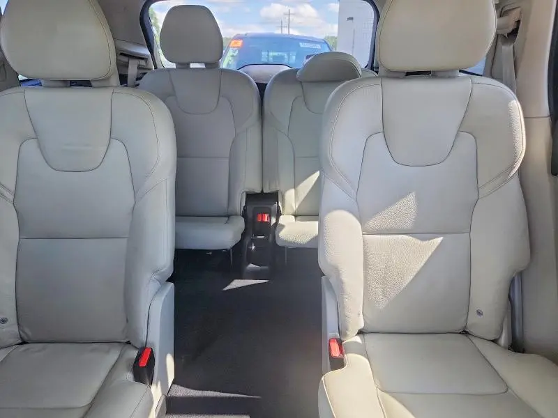 2020 VOLVO XC90 T6 MOMENTUM  