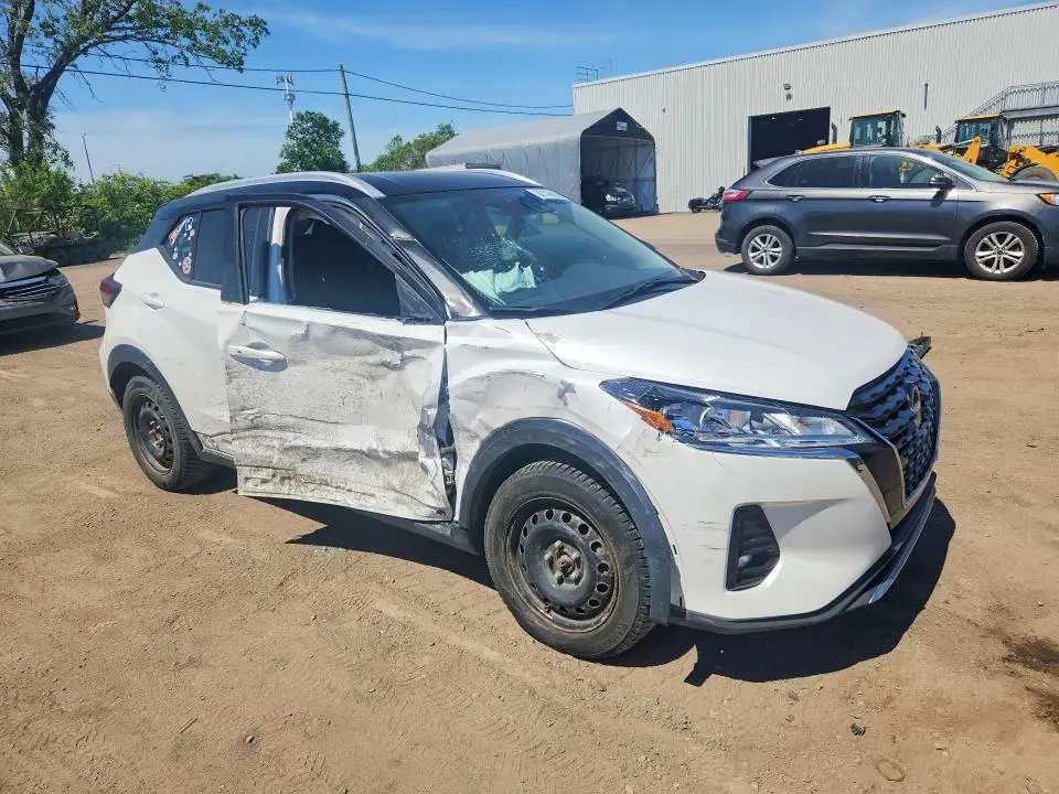 2024 NISSAN KICKS SV  
