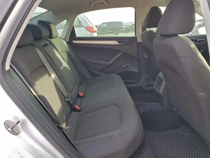 2016 VOLKSWAGEN PASSAT S  