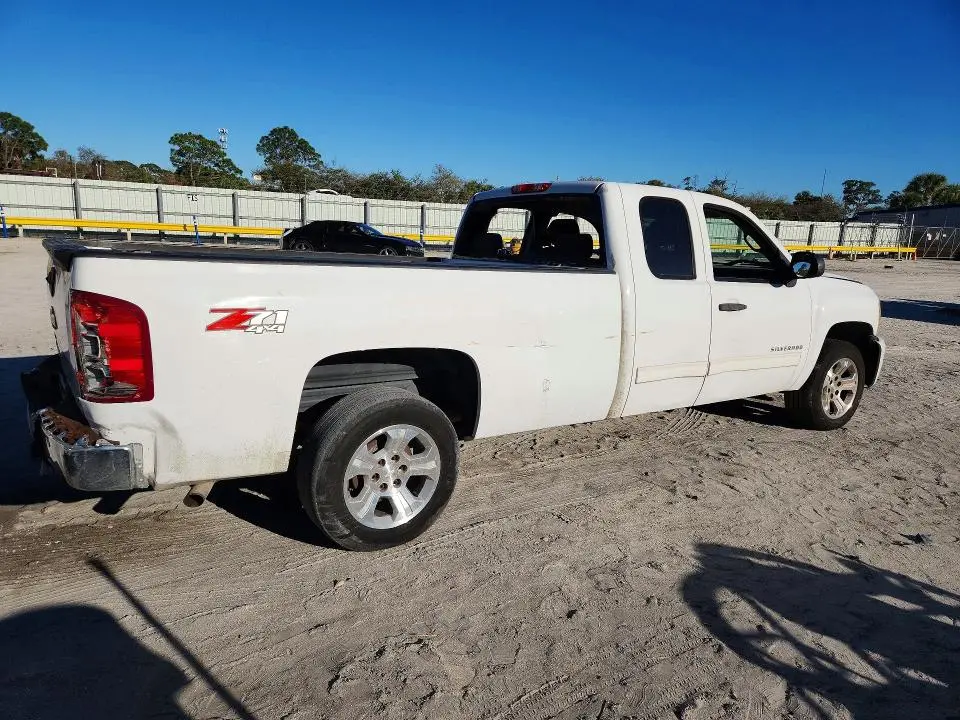 2011 CHEVROLET SILVERADO K1500 LT  
