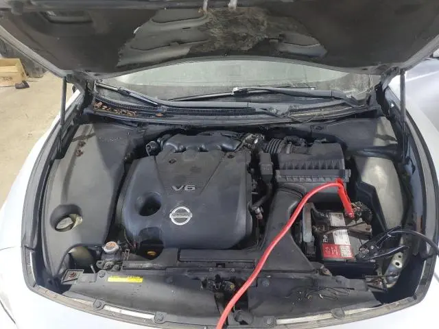 2010 NISSAN MAXIMA S  