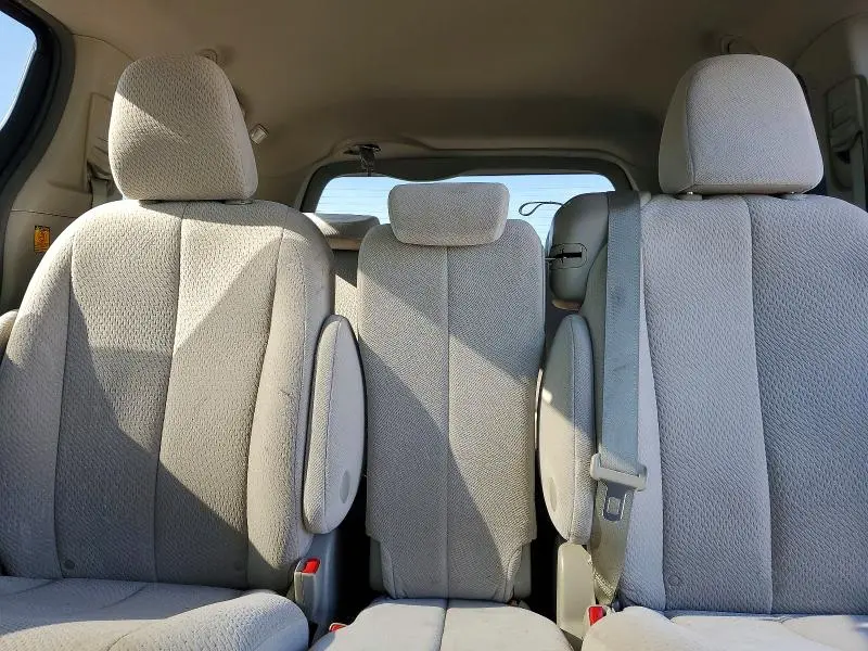 2013 TOYOTA SIENNA LE  