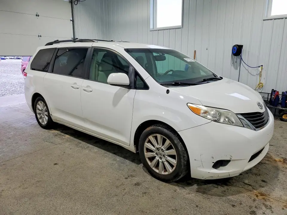 2013 TOYOTA SIENNA LE 7-PASSENGER  